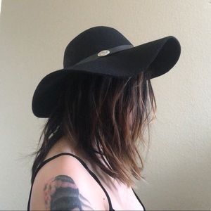 BUCKLE HAT